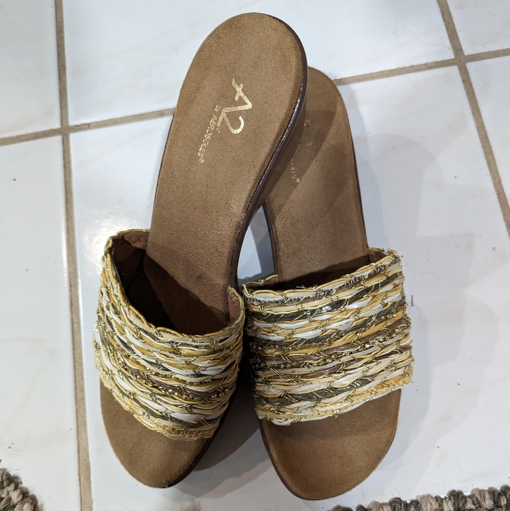 Aerosole super comfy dressy sandal ladies 9 M 1 inch heel